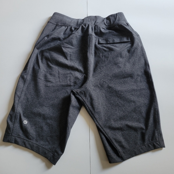 Lululemon athletica Men's shorts size small. - Picture 5 of 8
